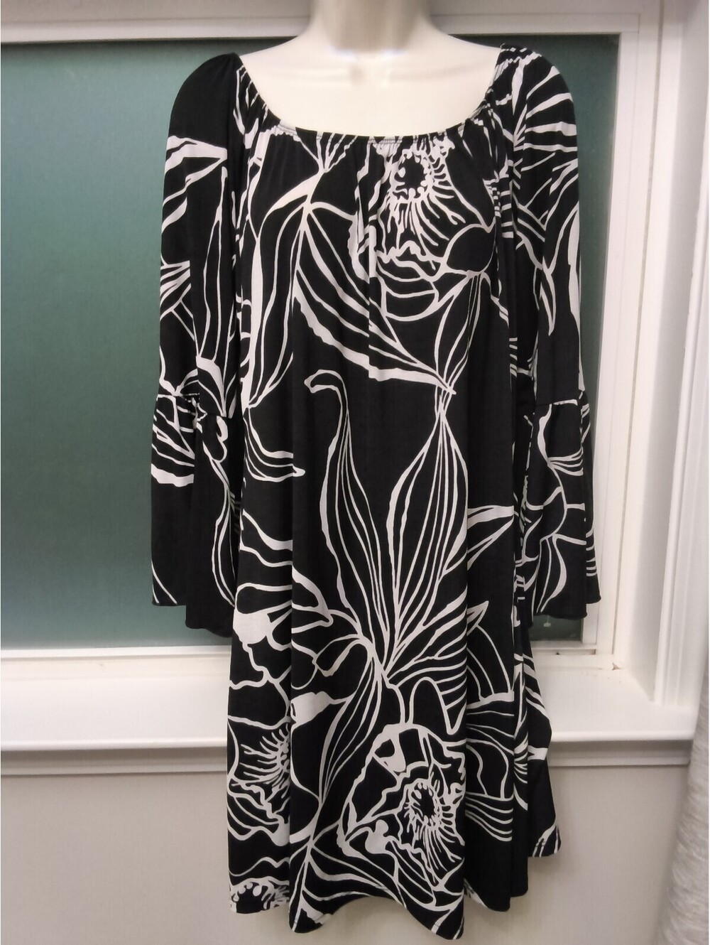 Honeyme Curvy Black & White Floral Print Bell Sleeve Whimsical Flowy Dress XL